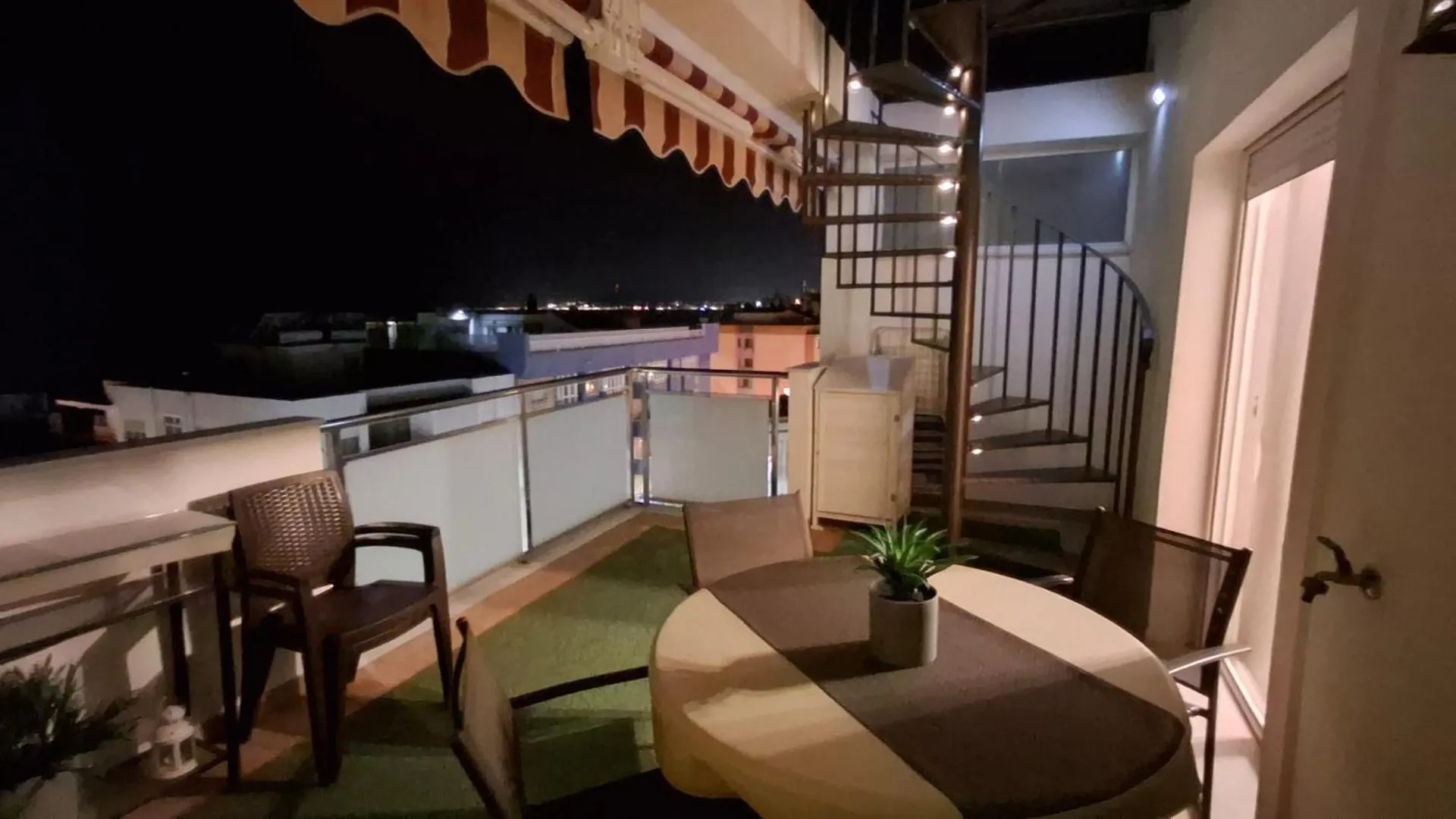 Atico Mediterraneo Con Terraza Y Solarium En El Centro Y A Un Paso Del Mar En 林孔-德拉维多利亚 0*,  西班牙