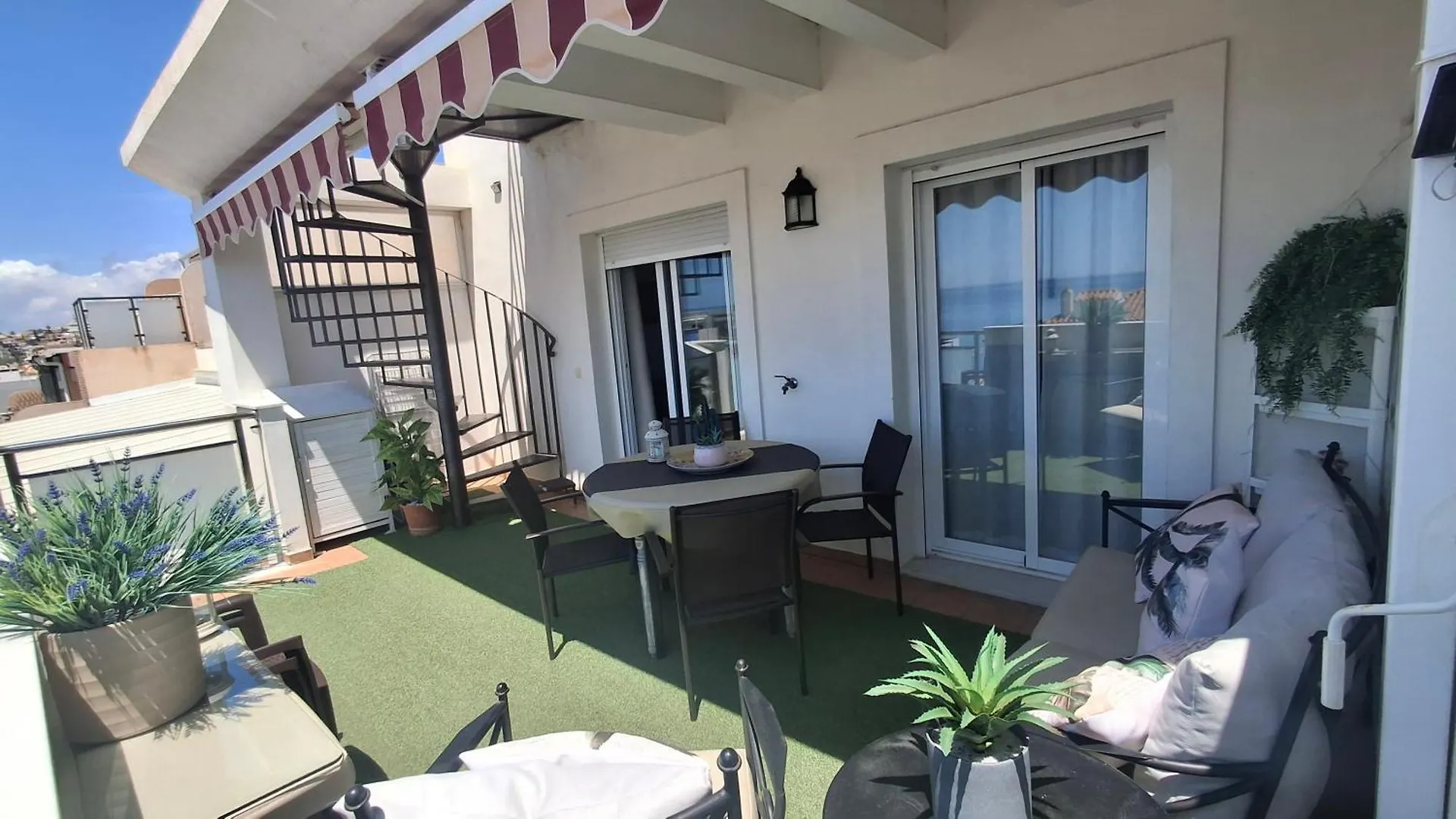 Atico Mediterraneo Con Terraza Y Solarium En El Centro Y A Un Paso Del Mar En 林孔-德拉维多利亚 公寓