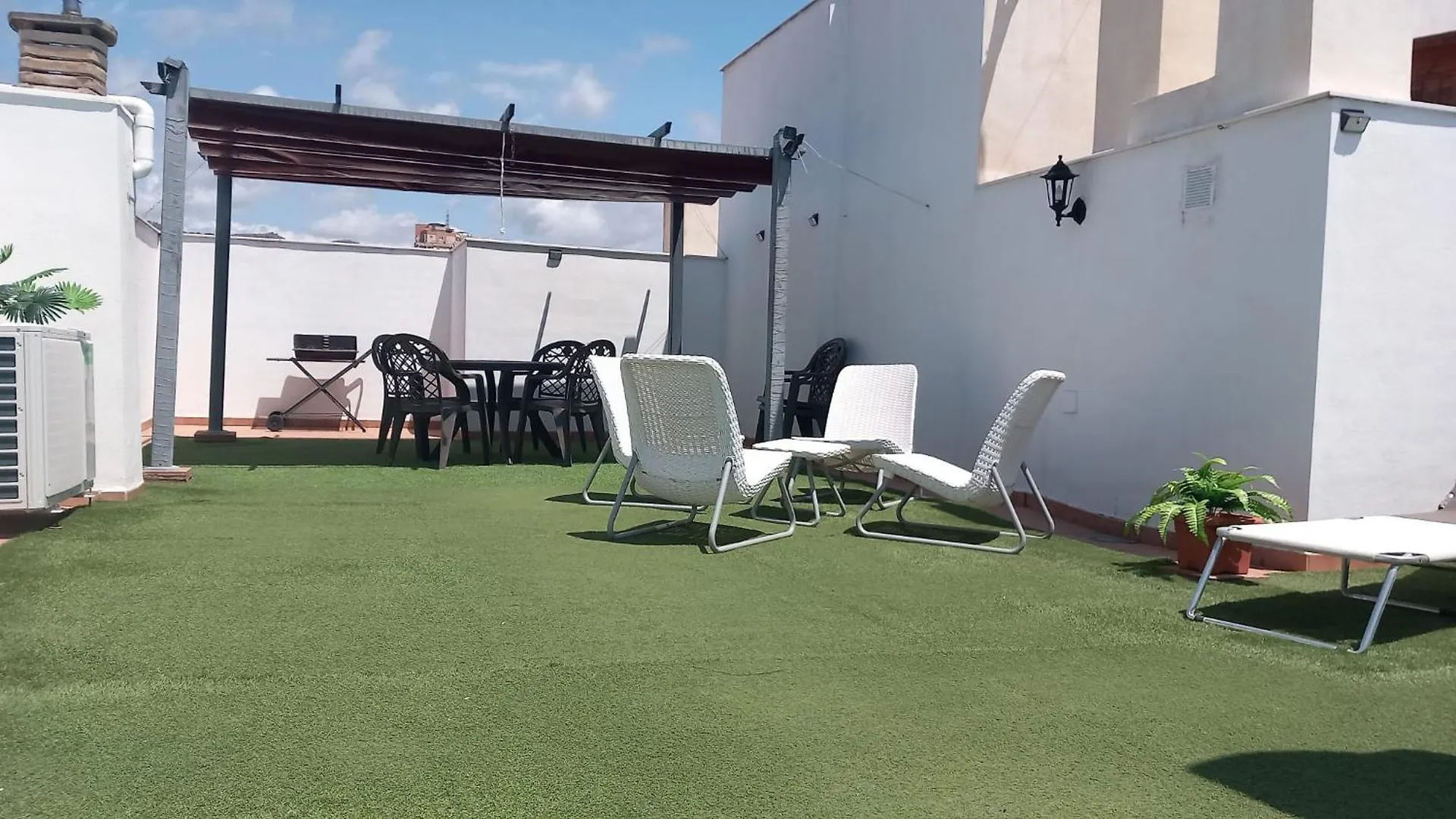 Atico Mediterraneo Con Terraza Y Solarium En El Centro Y A Un Paso Del Mar En 林孔-德拉维多利亚 公寓